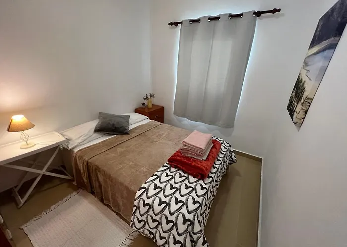Alquiler De Privadas Con Bano Compartido Y Areas Comunes *